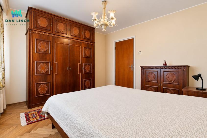 Apartament cu 4 camere decomandat în Central