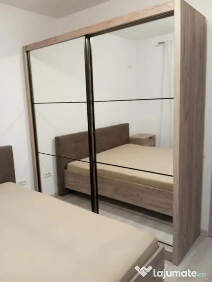 Apartament cu 3 camere decomandat, mobilat în Titan