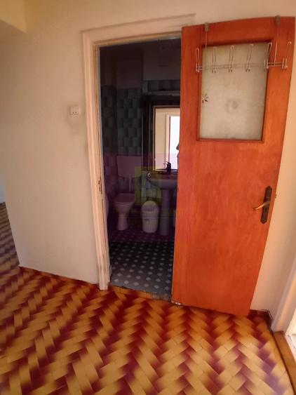Apartament cu 4 camere decomandat în Libertății