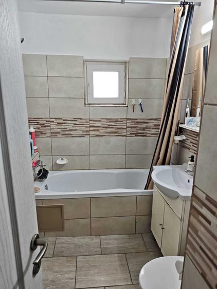 Apartament cu 3 camere decomandat în Păcii