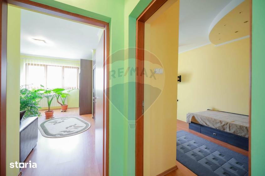 Casă cu 7 camere cu Teren 153 Mp în Central