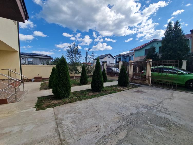 Casă individuală cu 5 camere cu Canalizare în Central