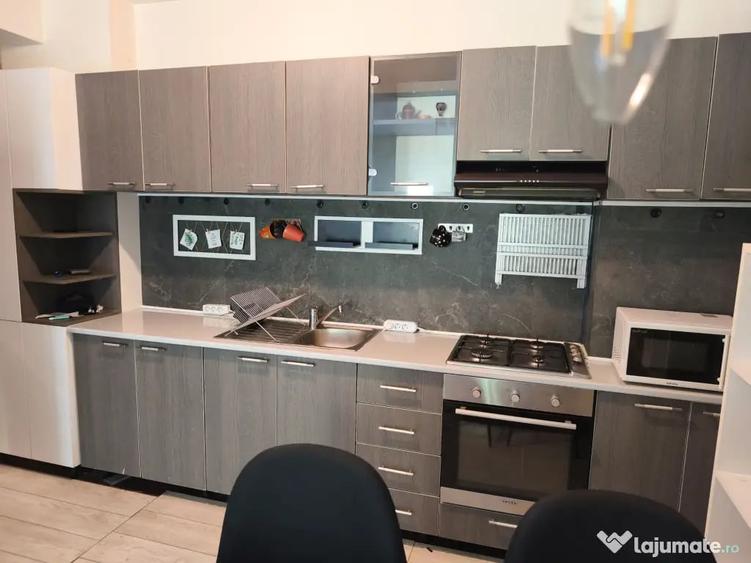 Apartament cu 2 camere decomandat în Roșu
