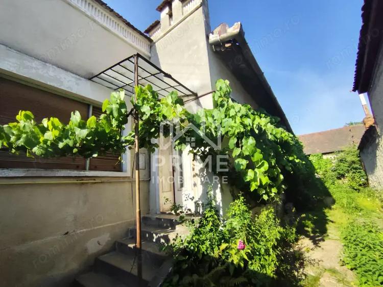 Casă cu 3 camere cu Canalizare în Petrești