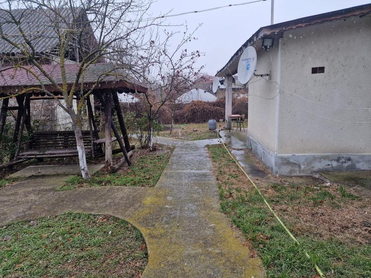Casă individuală cu 6 camere cu Teren 15000 Mp în Corbii Mari