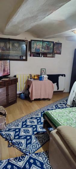 Casă cu 2 camere cu Teren 800 Mp în Central