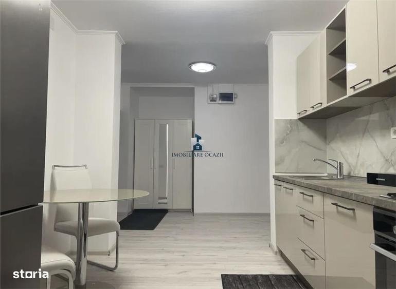 Apartament cu 3 camere semidecomandat în Berceni