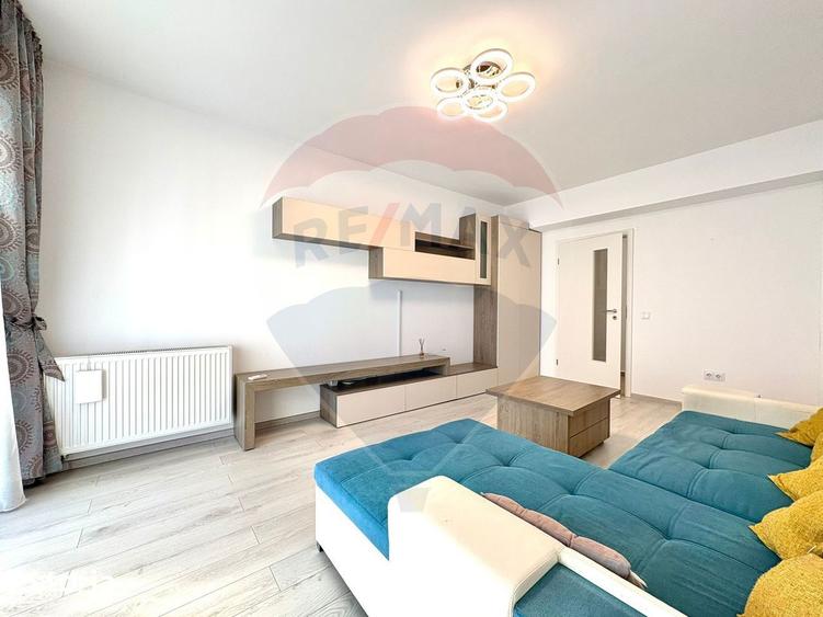 Apartament cu 3 camere decomandat, mobilat în Tractorul