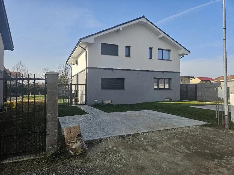 Casă cu 2 camere cu Teren 250 Mp în Giarmata