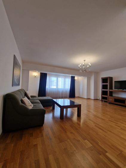 Apartament cu 3 camere decomandat, mobilat în P-ța Alba Iulia