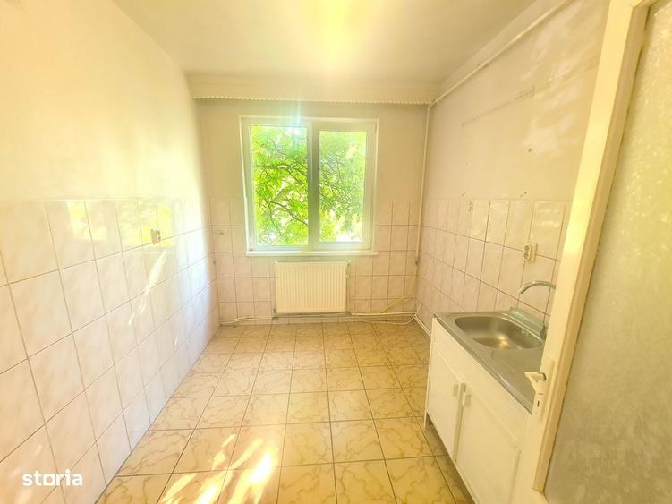 Apartament cu 3 camere decomandat în Central