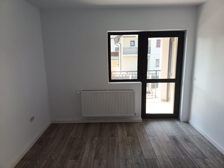 Duplex cu 4 camere cu Canalizare în Valea Lupului