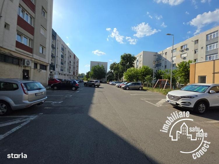 Apartament cu 4 camere decomandat în Micro 17