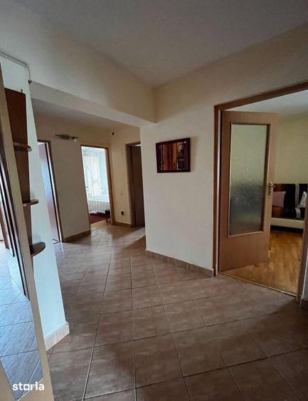 Apartament cu 3 camere decomandat, mobilat în Nicolina