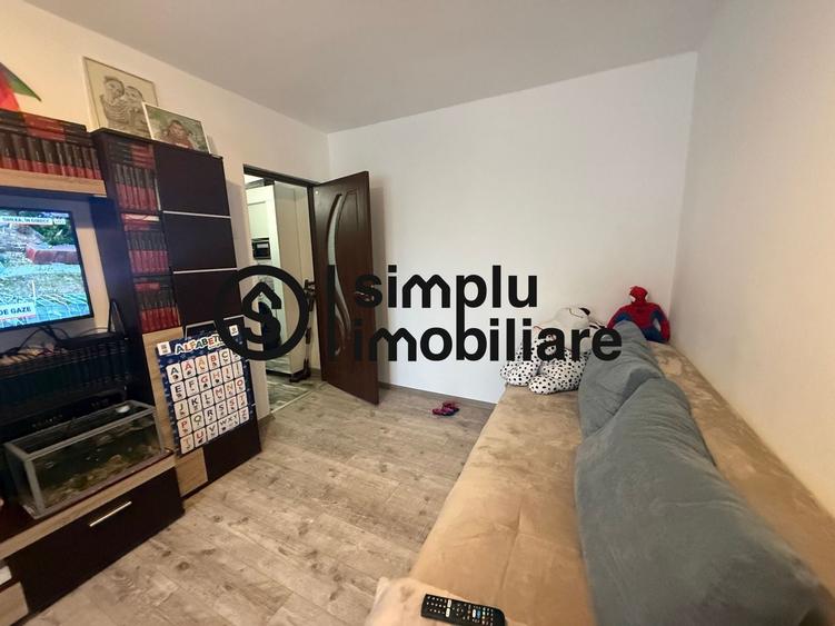 Apartament cu 2 camere semidecomandat, mobilat în Craiovița Nouă