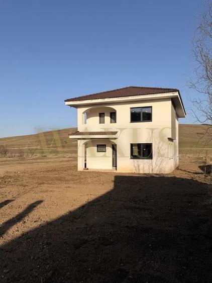 Casă individuală cu 4 camere cu Canalizare în Dezmir