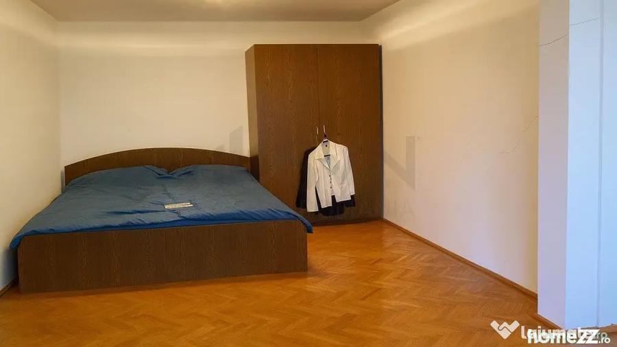Casă cu 9 camere cu Teren 500 Mp în Băneasa