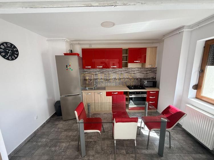 Apartament cu 2 camere semidecomandat, mobilat în Aradului