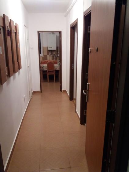 Apartament cu 3 camere decomandat în Exterior Vest