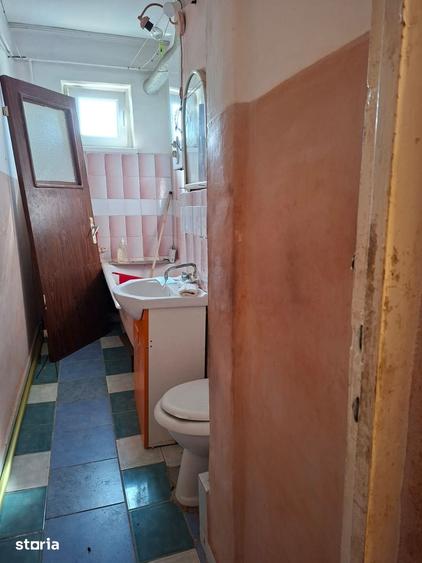 Apartament cu 3 camere semidecomandat în Central