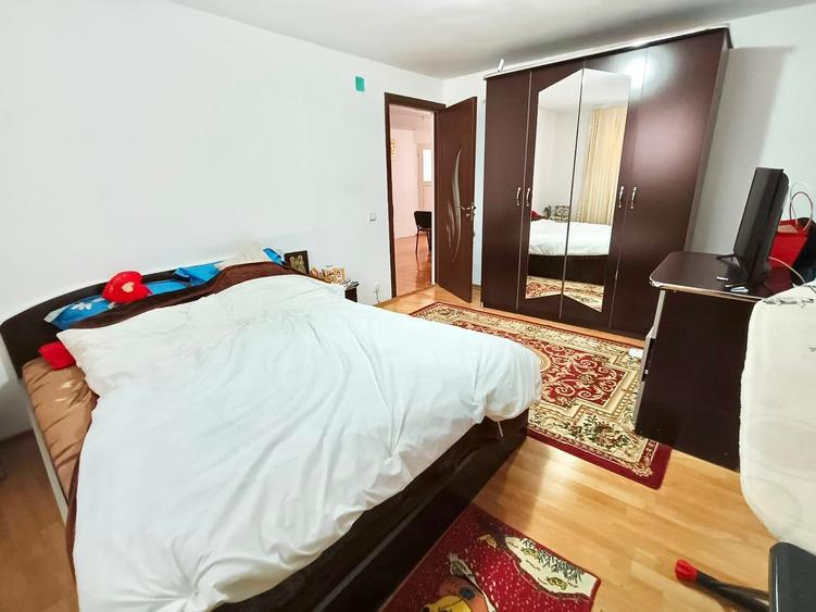 Casă individuală cu 7 camere cu Canalizare în Lujerului