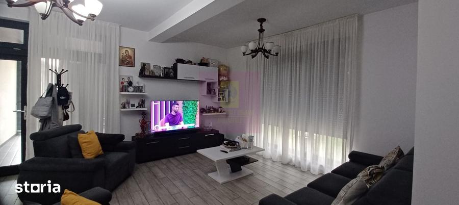 Casă cu 4 camere cu Teren 450 Mp în Săbăreni
