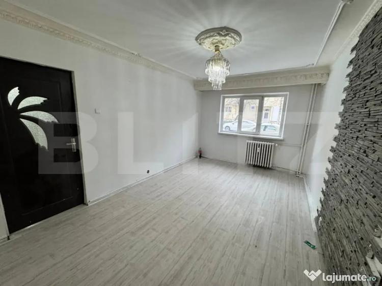 Apartament cu 4 camere decomandat în Valea Rosie