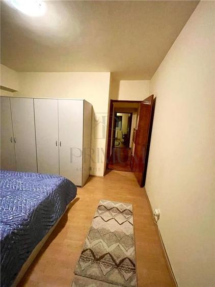 Apartament cu 3 camere decomandat, mobilat în Aradului