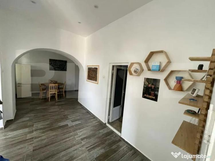 Inchiriez apartament -2 camere - Central - 100 mp - 6