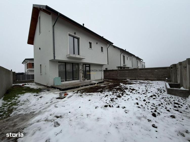Casă cu 4 camere în Odăile