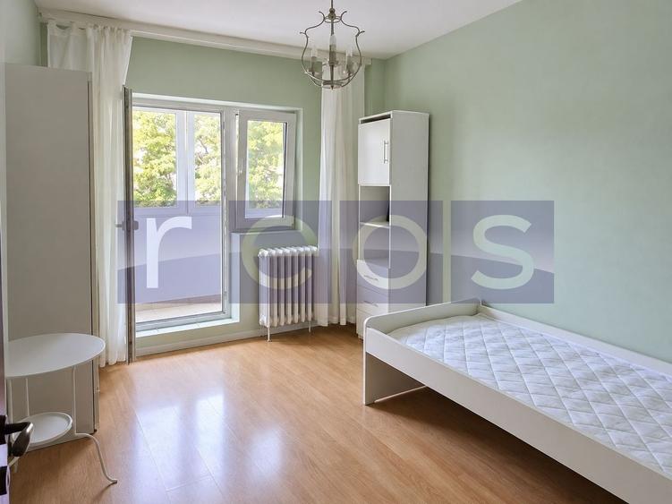 Apartament cu 4 camere semidecomandat în Teiul Doamnei