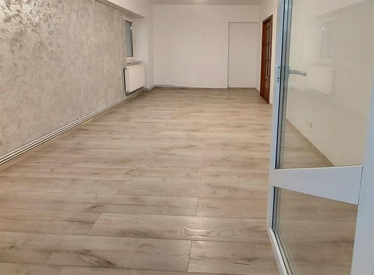 Apartament cu 3 camere decomandat în Păcurari