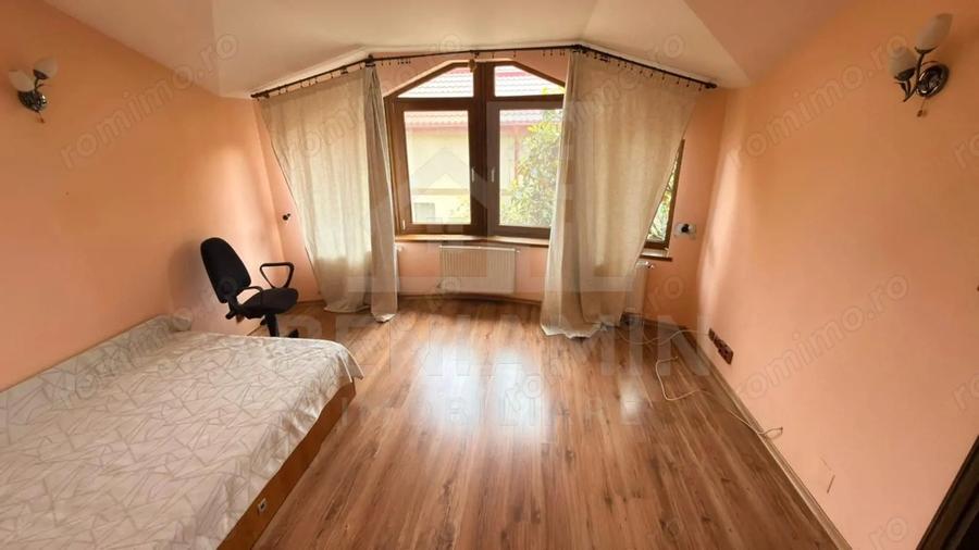 Casă cu Teren 464 Mp în Cârcea