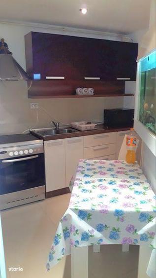 Apartament cu 3 camere decomandat, mobilat în Dacia