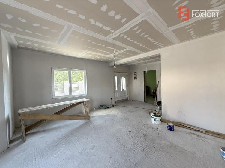 Casă individuală cu 5 camere cu Canalizare în Săcălaz