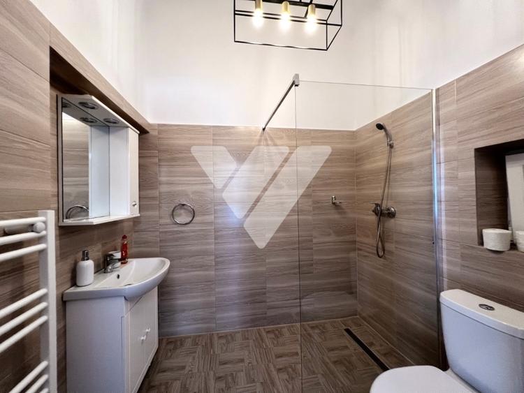 Apartament cu 2 camere semidecomandat, mobilat în Central