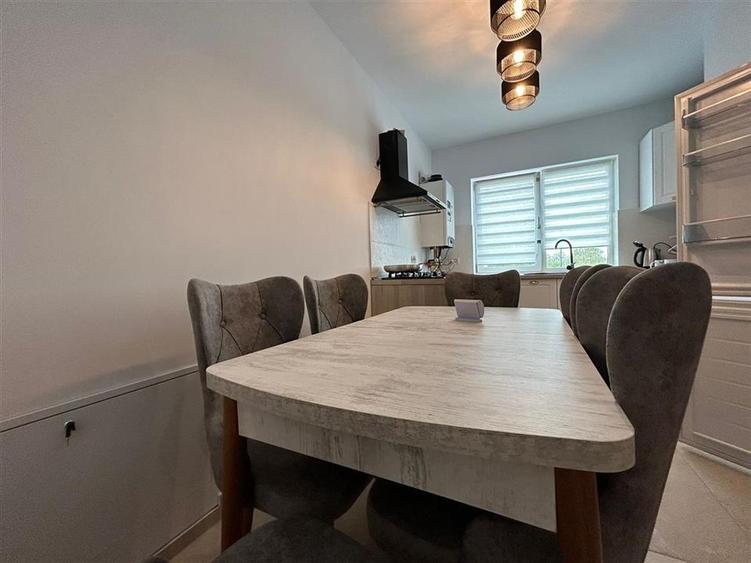 Duplex cu 4 camere cu Canalizare în Bucium