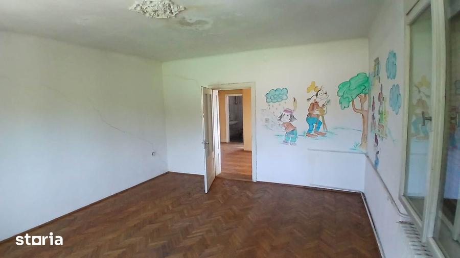 Casă cu 5 camere cu Teren 360 Mp în Caransebeș