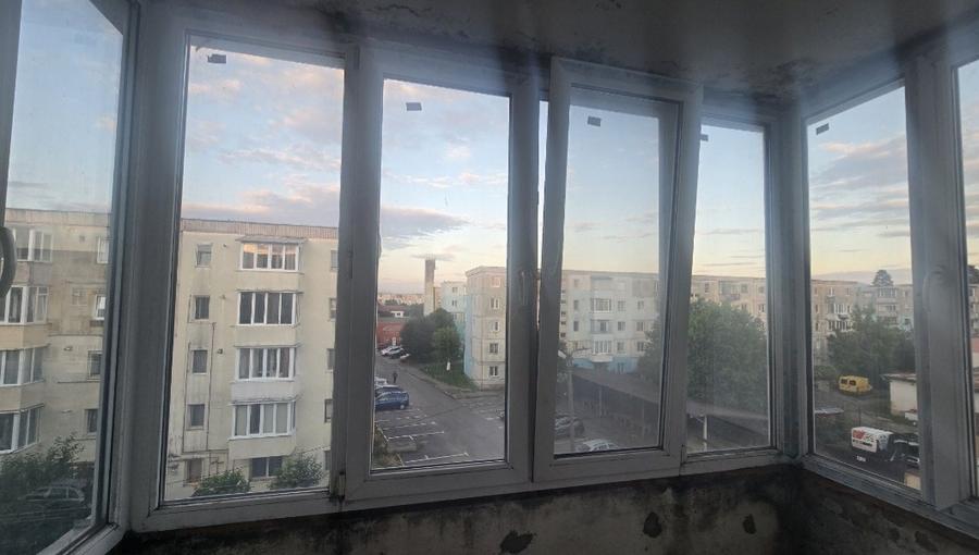 Apartament cu 2 camere semidecomandat, mobilat în Exterior Est