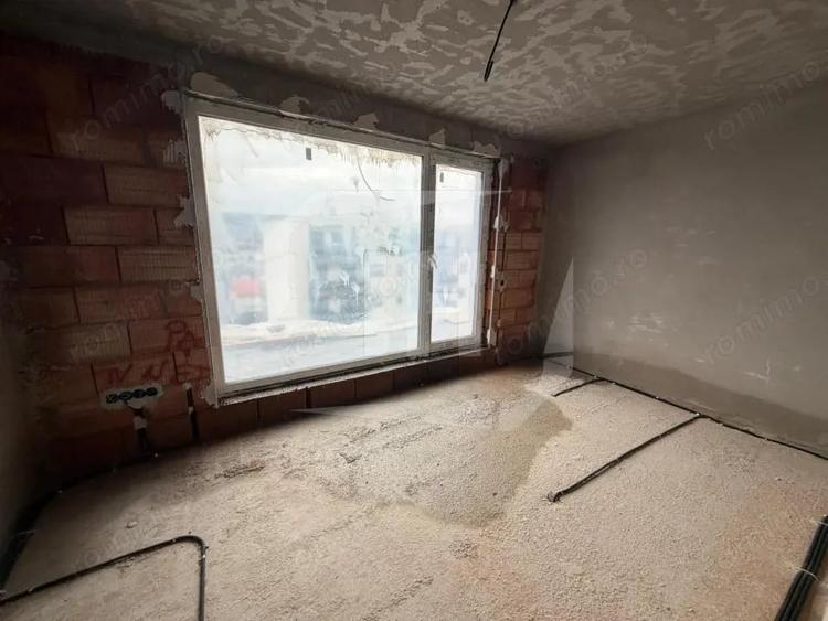 Apartament cu 4 camere semidecomandat în Mărăști