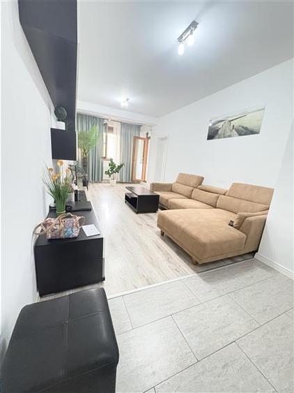 Apartament cu 2 camere semidecomandat, mobilat în Tomis Nord