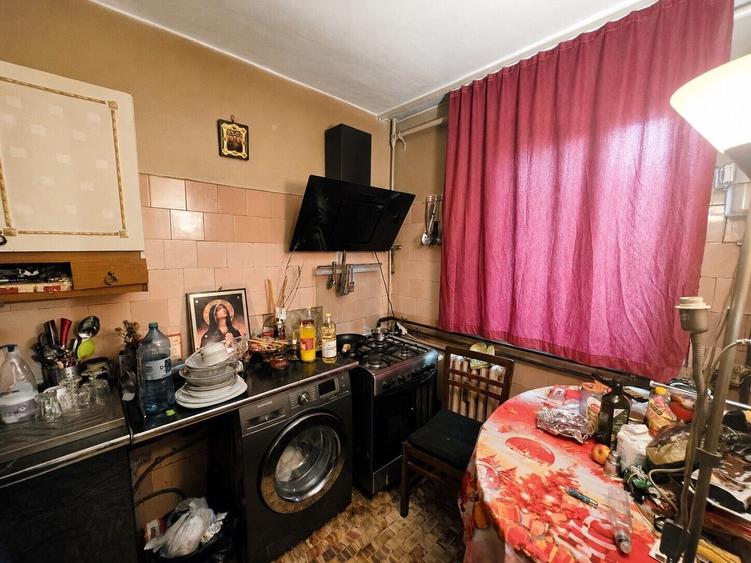 Apartament cu 3 camere în Tineretului