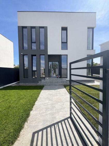 Casă cu 4 camere în Cumpăna