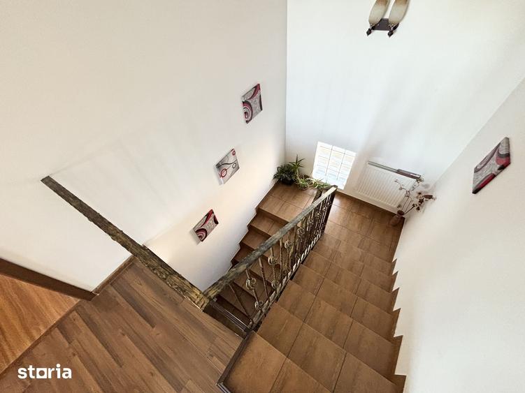 Casă cu 5 camere cu Teren 768 Mp în Poienarii Burchii