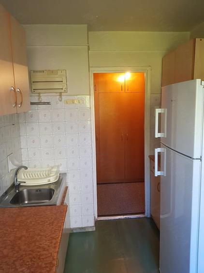 Apartament cu 3 camere semidecomandat în Drumul Taberei