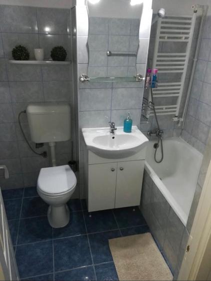 Garsonieră decomandată în Precista