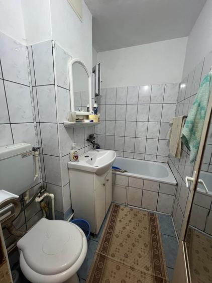 Apartament cu 3 camere semidecomandat în Micro 38