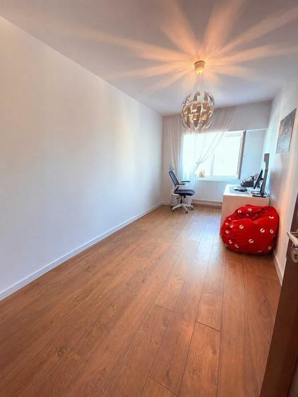 Apartament cu 3 camere decomandat în Nicolina