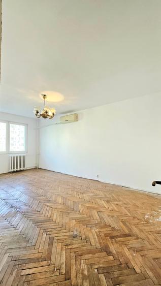 Apartament cu 3 camere decomandat în Dristor
