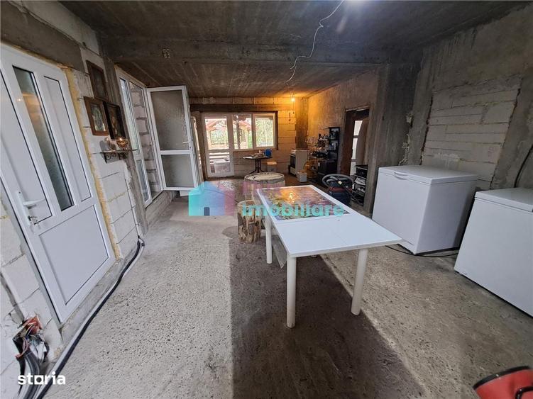Casă cu 4 camere în Cornu Luncii